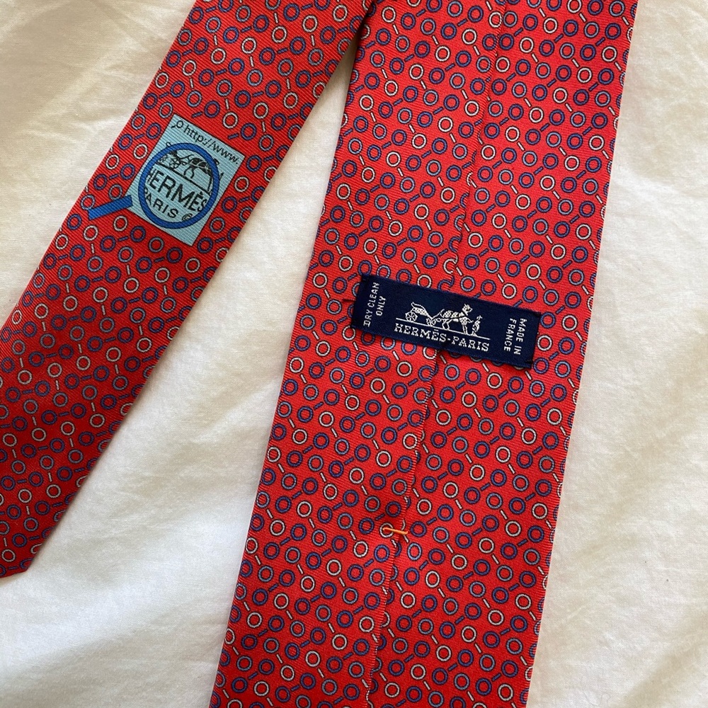 Hermès Red Magnifying Glass Print Silk Tie